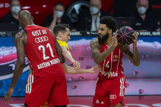 边路与后腰 边路与后腰